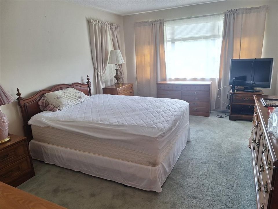 For Sale: $129,900 (2 beds, 2 baths, 1135 Square Feet)