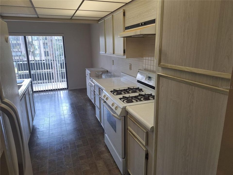 For Sale: $129,900 (2 beds, 2 baths, 1135 Square Feet)