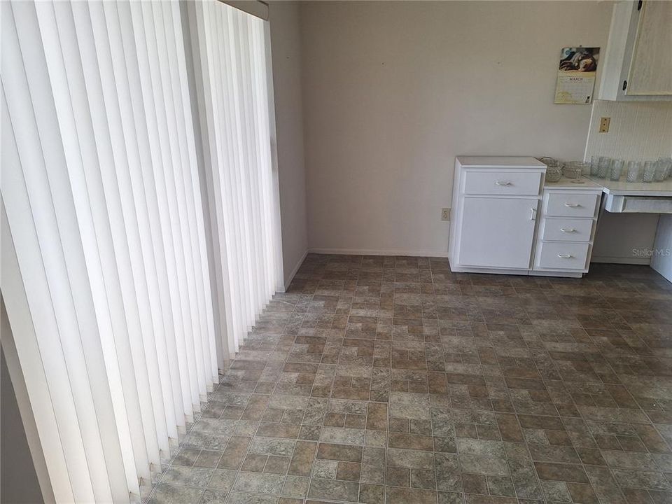 For Sale: $129,900 (2 beds, 2 baths, 1135 Square Feet)