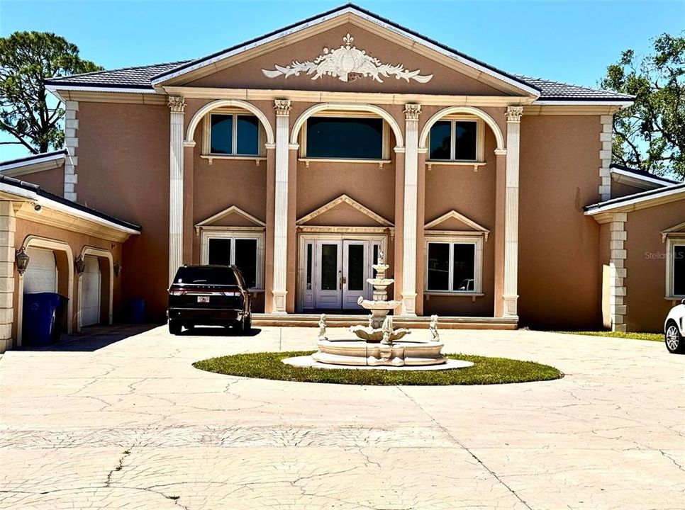 Recently Sold: $3,000,000 (4 beds, 5 baths, 7832 Square Feet)