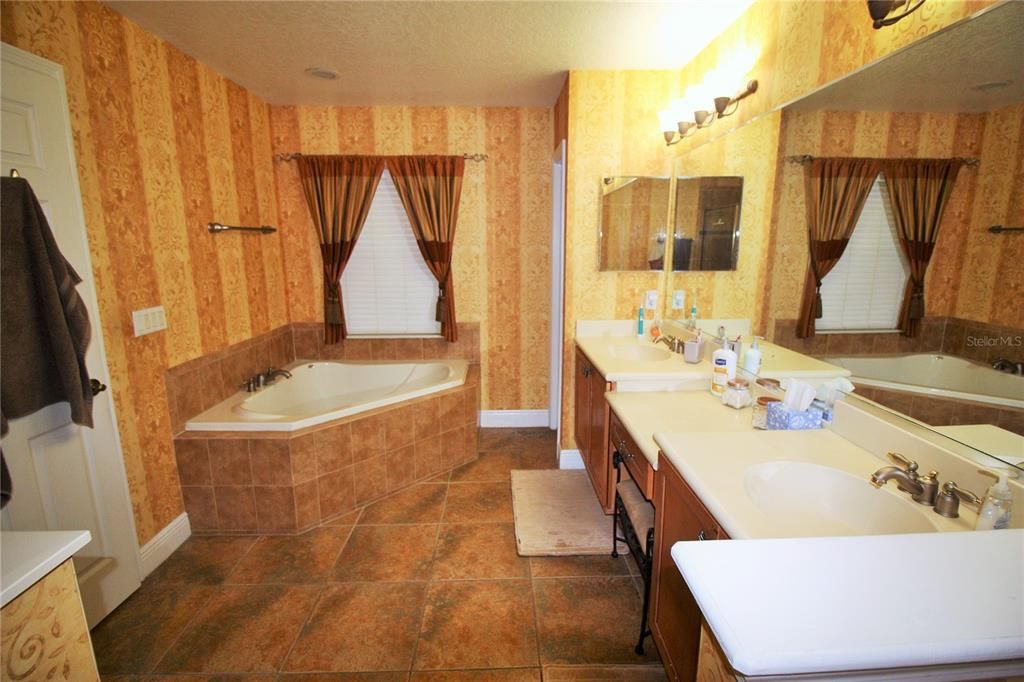 For Rent: $2,695 (3 beds, 2 baths, 1855 Square Feet)