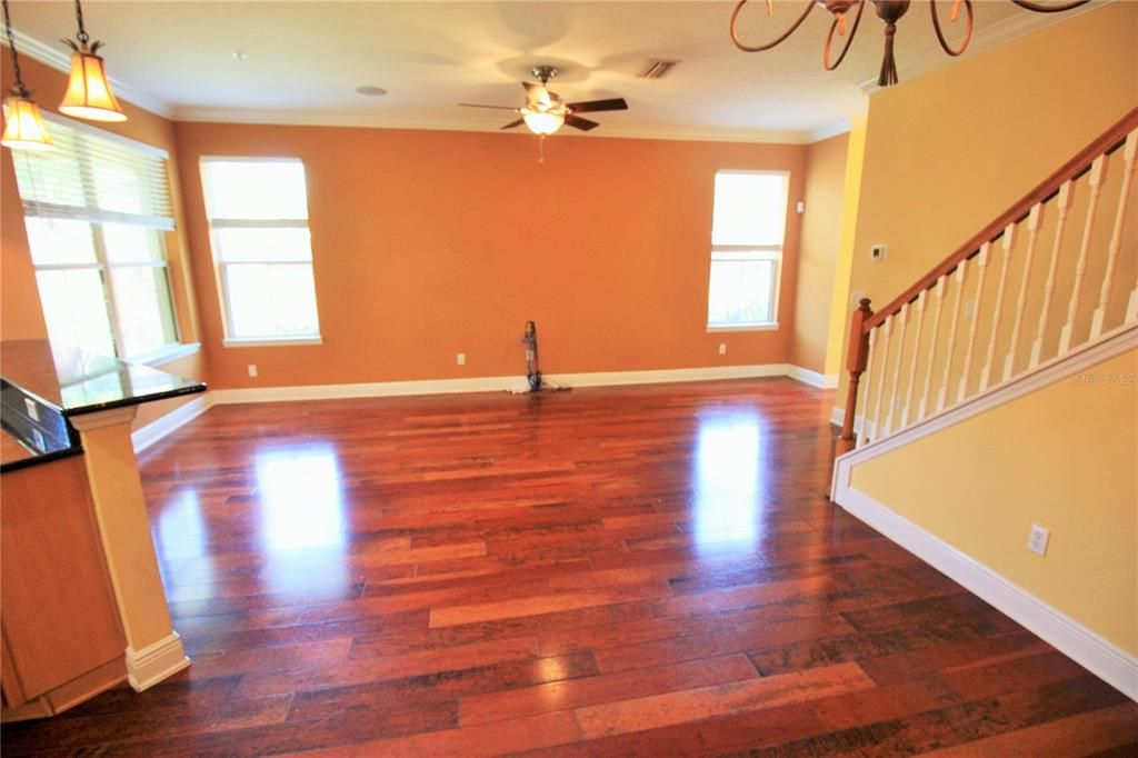 For Rent: $2,695 (3 beds, 2 baths, 1855 Square Feet)
