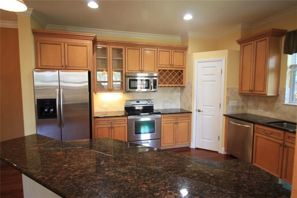 For Rent: $2,695 (3 beds, 2 baths, 1855 Square Feet)