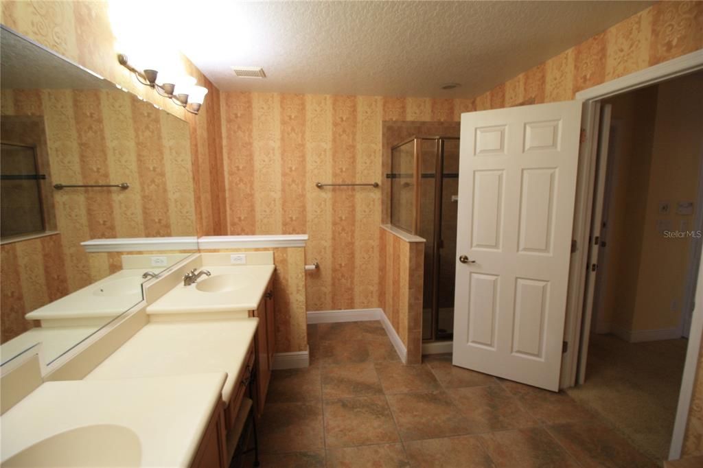 For Rent: $2,695 (3 beds, 2 baths, 1855 Square Feet)