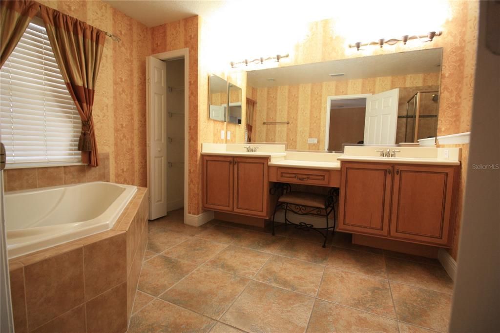 For Rent: $2,695 (3 beds, 2 baths, 1855 Square Feet)