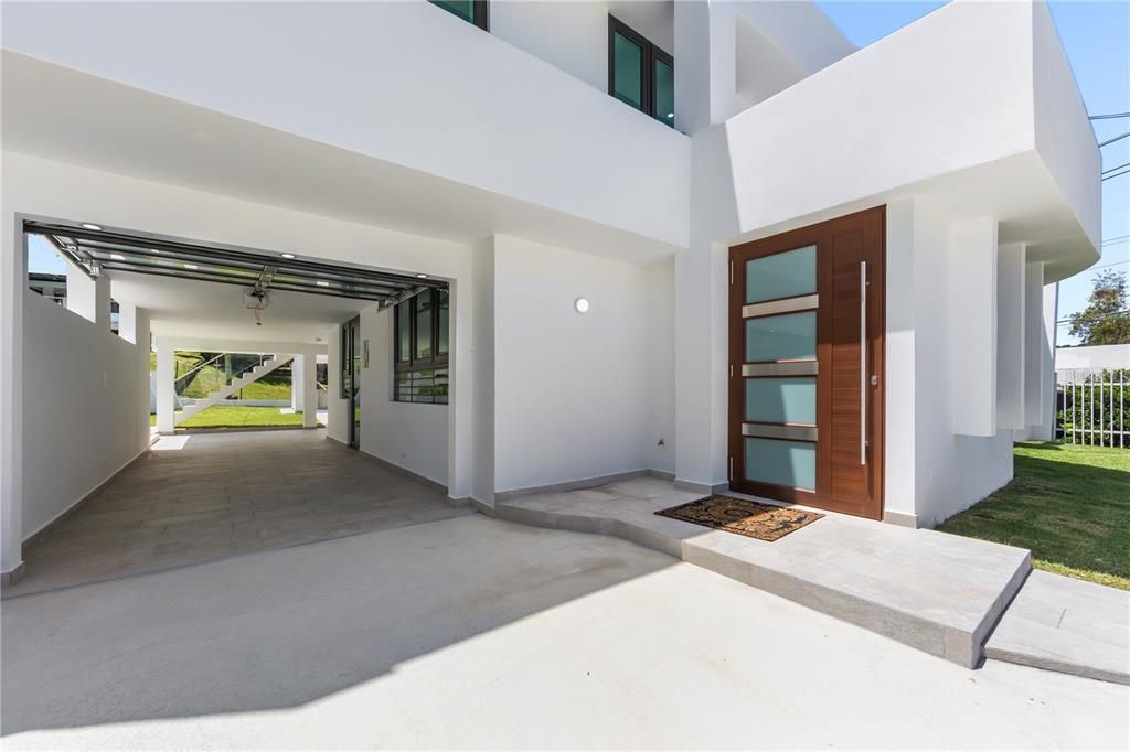 Под контрактом: $955,000 (3 спален, 3 ванн, 2360 Квадратных фут)