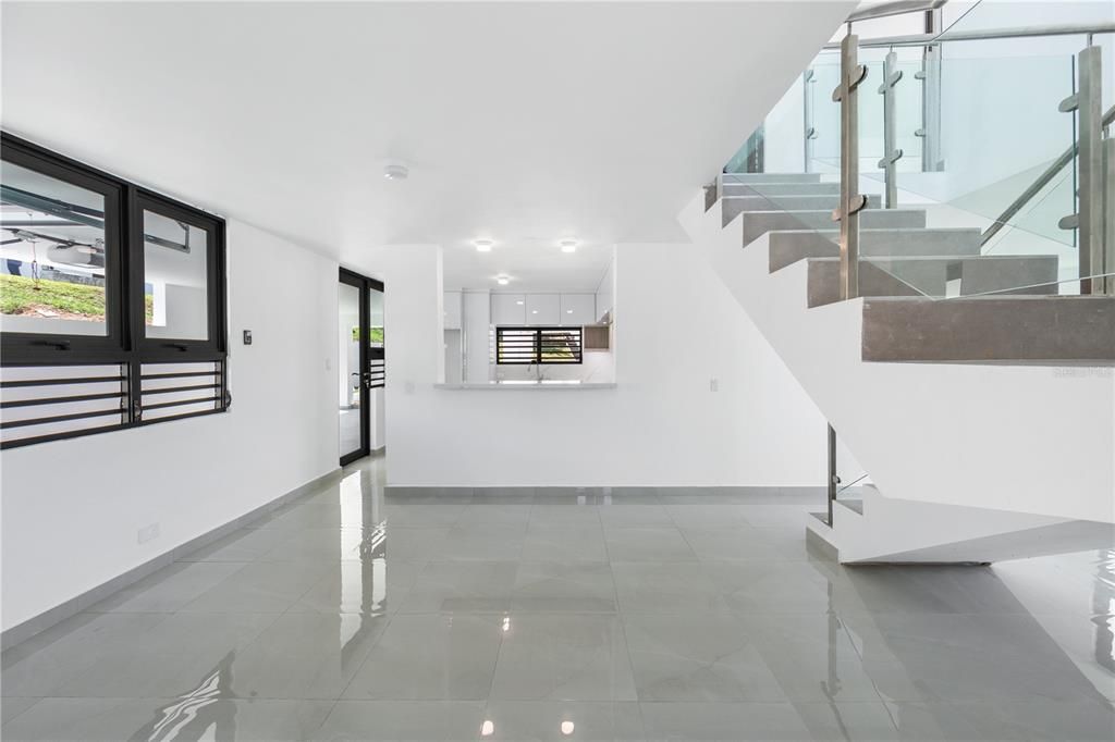 Под контрактом: $955,000 (3 спален, 3 ванн, 2360 Квадратных фут)