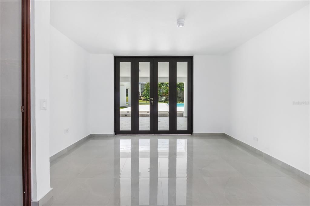 Под контрактом: $955,000 (3 спален, 3 ванн, 2360 Квадратных фут)