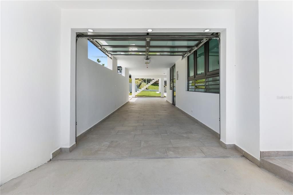 Под контрактом: $955,000 (3 спален, 3 ванн, 2360 Квадратных фут)