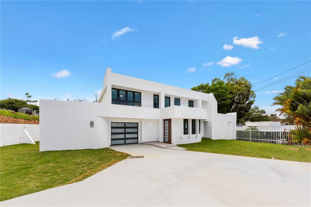 Под контрактом: $955,000 (3 спален, 3 ванн, 2360 Квадратных фут)