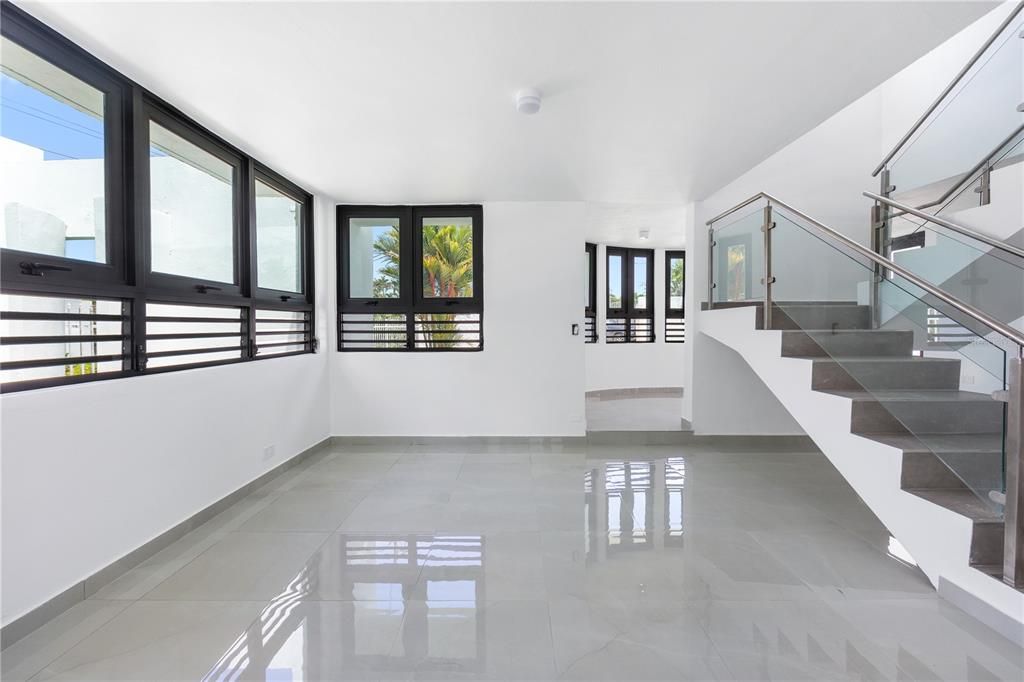 Под контрактом: $955,000 (3 спален, 3 ванн, 2360 Квадратных фут)