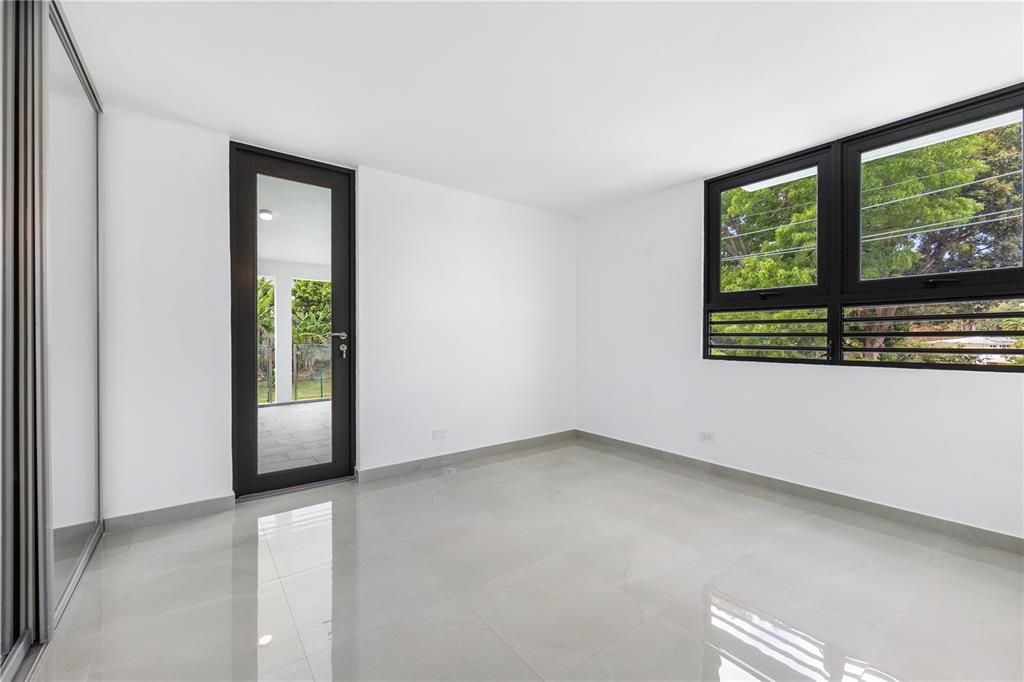 Под контрактом: $955,000 (3 спален, 3 ванн, 2360 Квадратных фут)