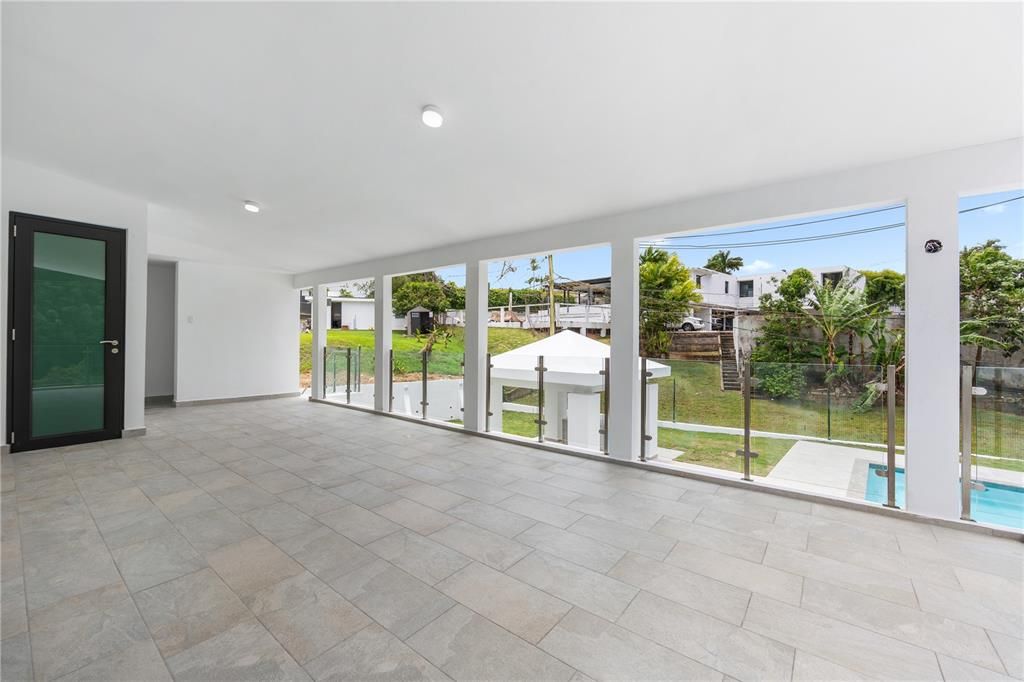 Под контрактом: $955,000 (3 спален, 3 ванн, 2360 Квадратных фут)