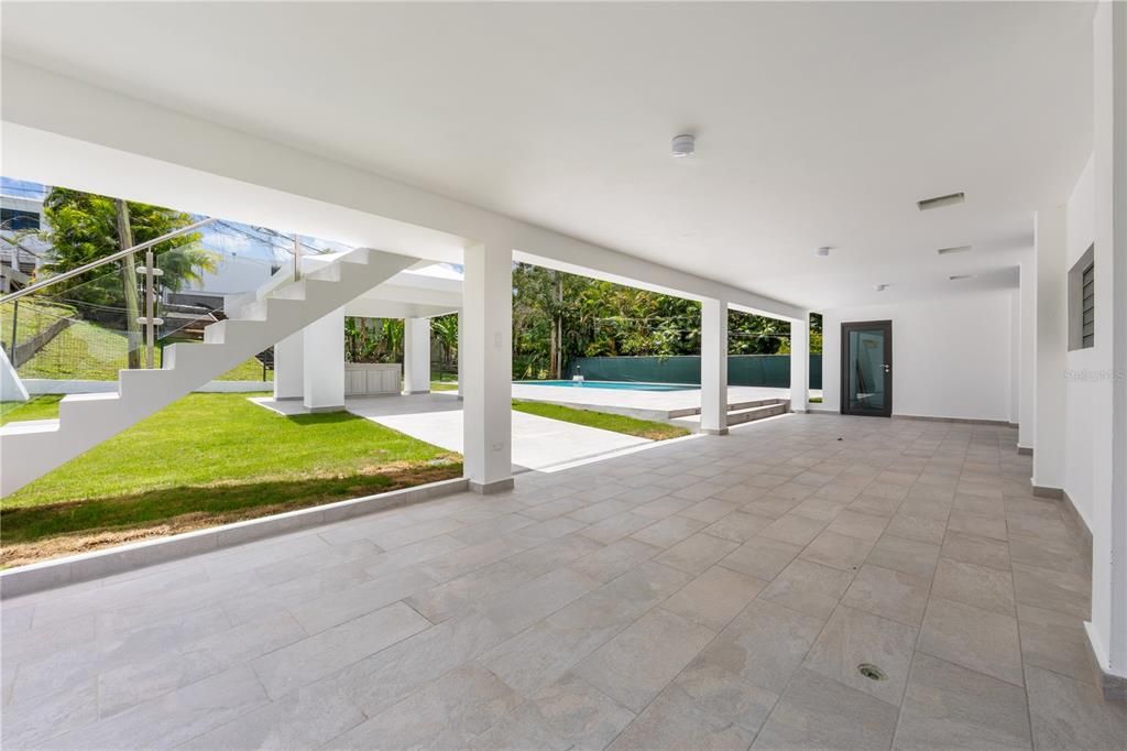 Под контрактом: $955,000 (3 спален, 3 ванн, 2360 Квадратных фут)