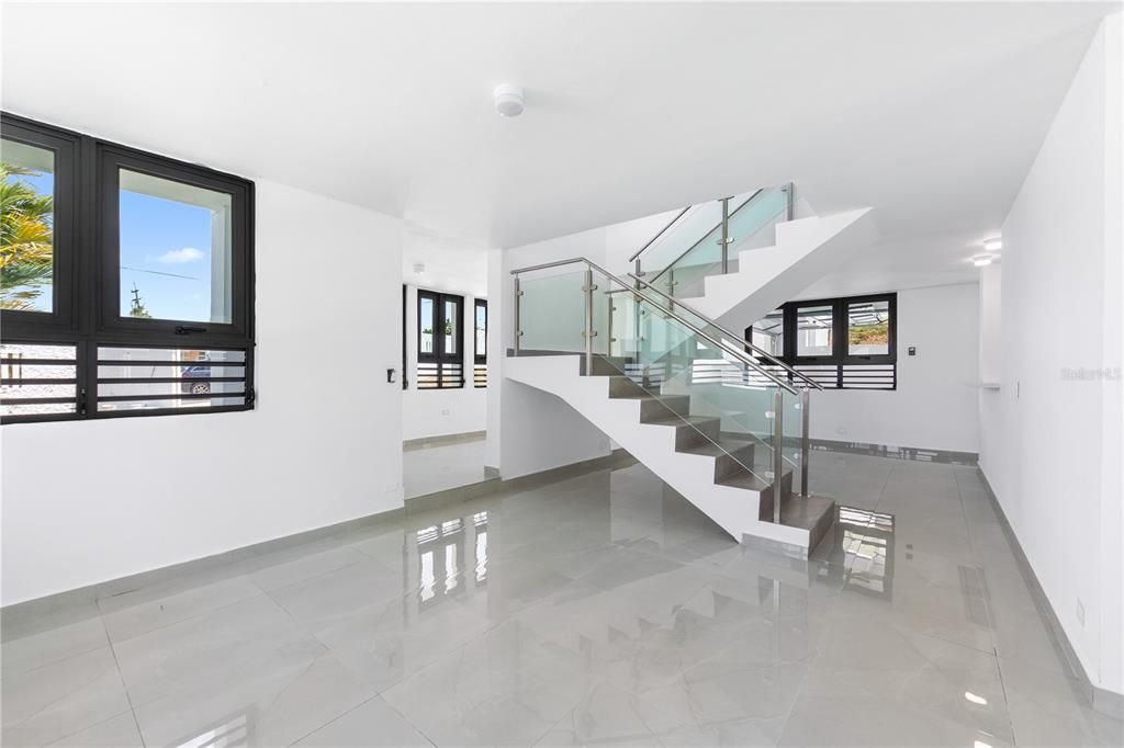 Под контрактом: $955,000 (3 спален, 3 ванн, 2360 Квадратных фут)