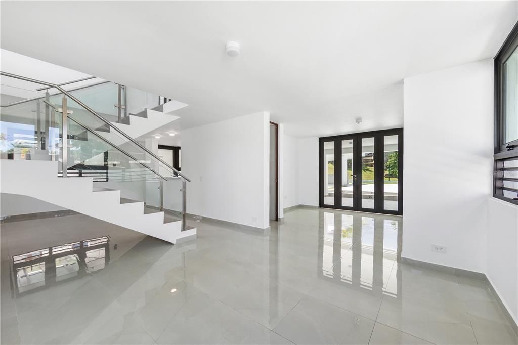 Под контрактом: $955,000 (3 спален, 3 ванн, 2360 Квадратных фут)