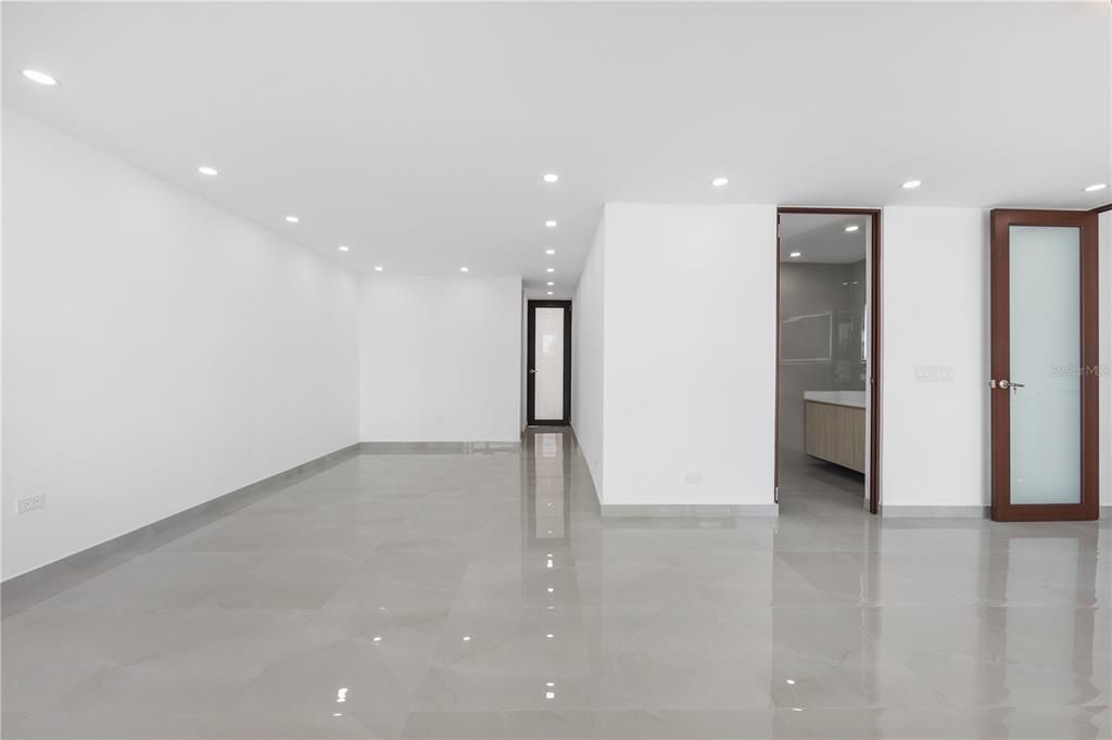 Под контрактом: $955,000 (3 спален, 3 ванн, 2360 Квадратных фут)