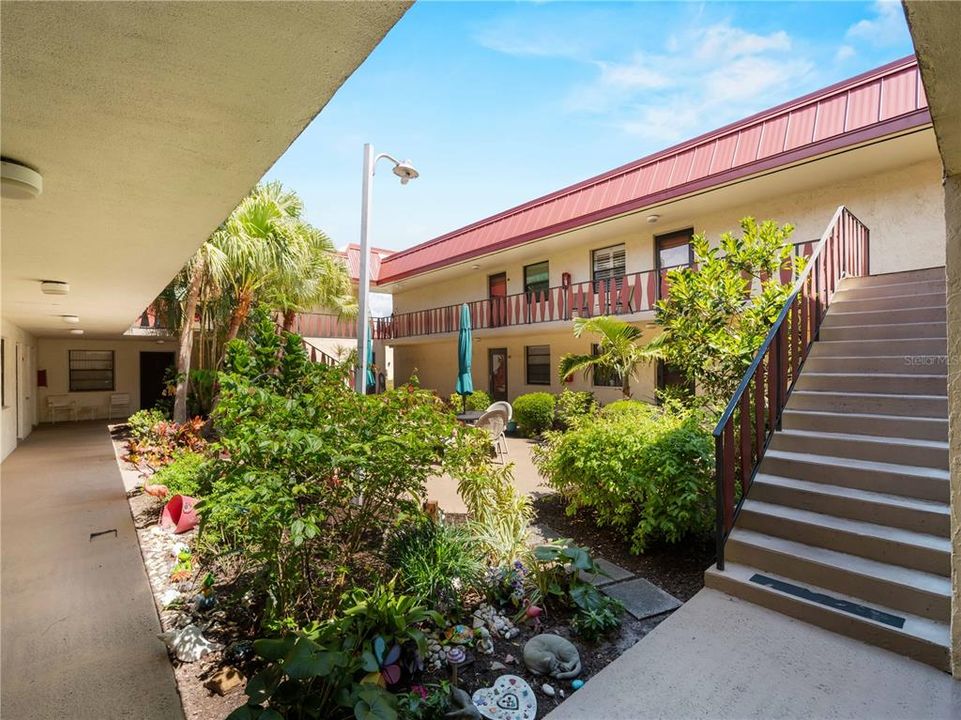 For Sale: $124,900 (1 beds, 1 baths, 780 Square Feet)