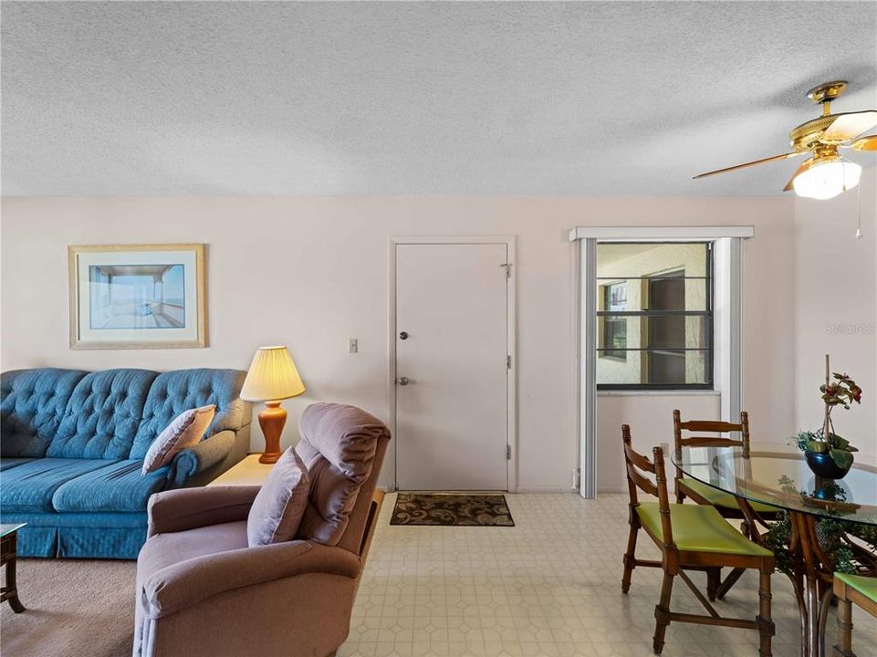 For Sale: $124,900 (1 beds, 1 baths, 780 Square Feet)