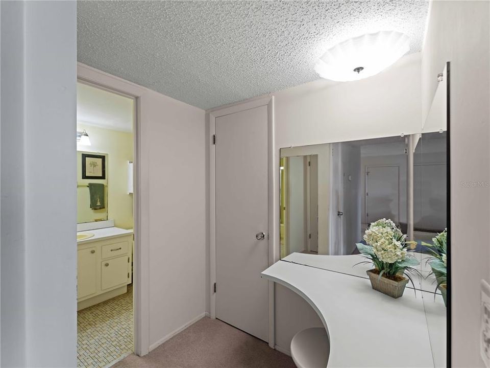 For Sale: $124,900 (1 beds, 1 baths, 780 Square Feet)