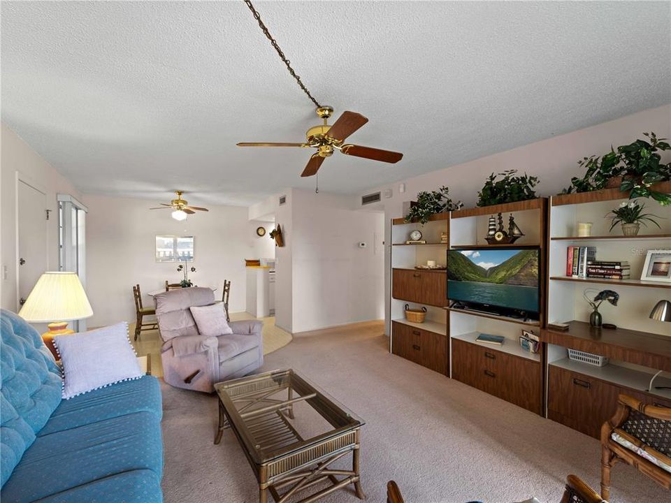 For Sale: $124,900 (1 beds, 1 baths, 780 Square Feet)