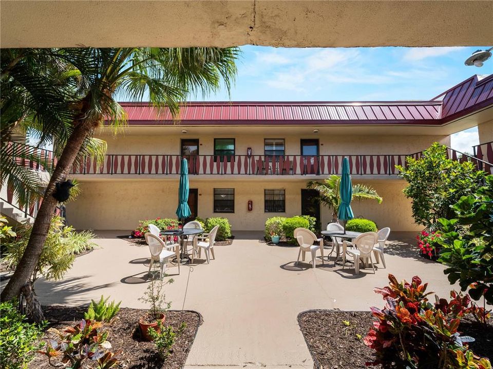 For Sale: $124,900 (1 beds, 1 baths, 780 Square Feet)