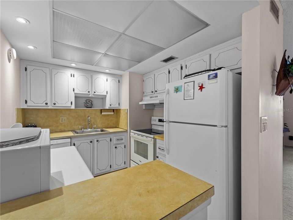 For Sale: $124,900 (1 beds, 1 baths, 780 Square Feet)