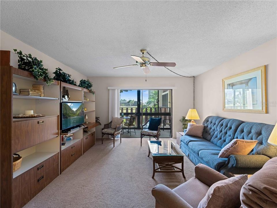 For Sale: $124,900 (1 beds, 1 baths, 780 Square Feet)