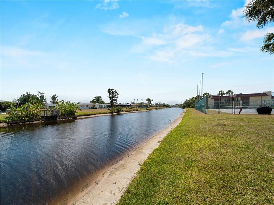 For Sale: $124,900 (1 beds, 1 baths, 780 Square Feet)