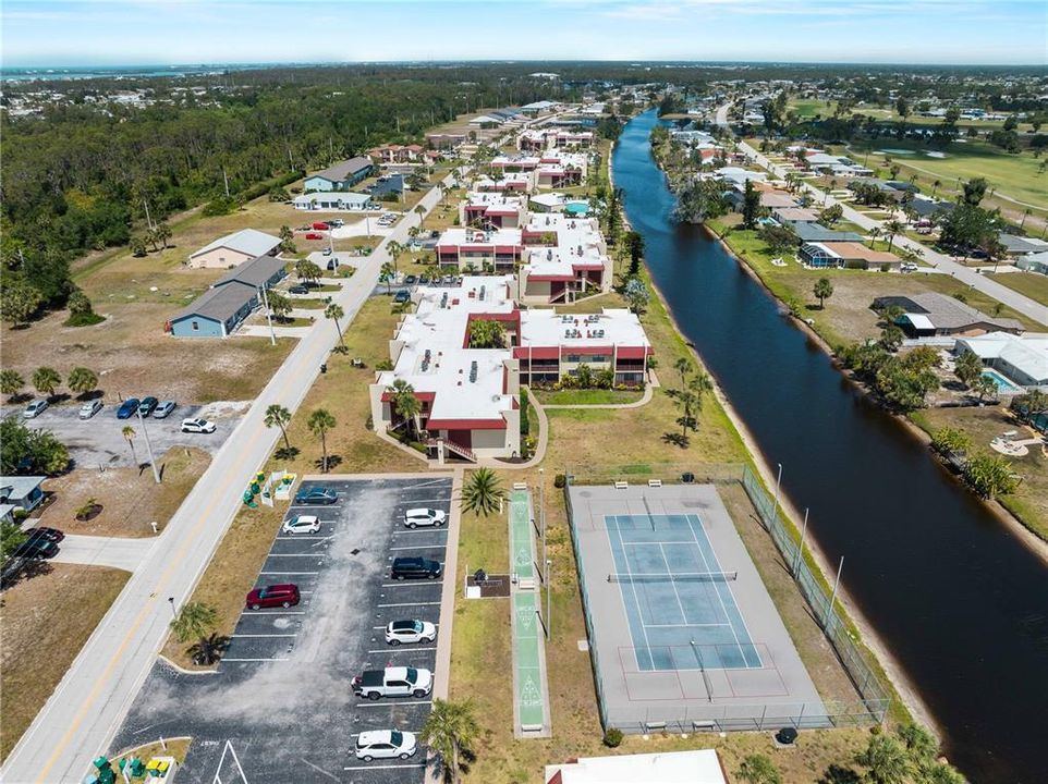 For Sale: $124,900 (1 beds, 1 baths, 780 Square Feet)