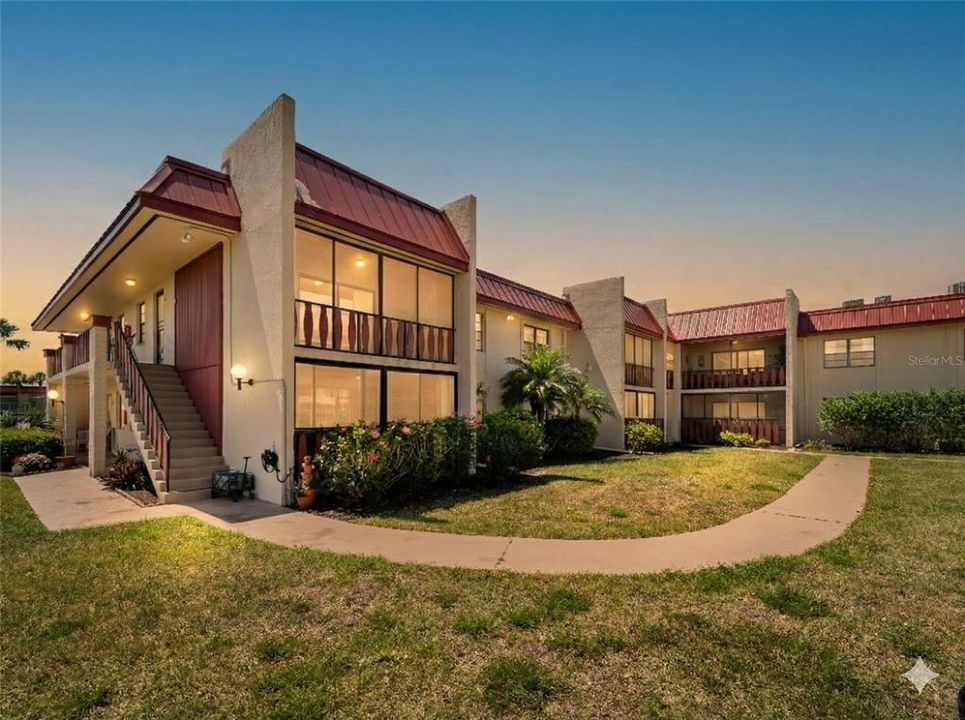 For Sale: $114,900 (1 beds, 1 baths, 780 Square Feet)