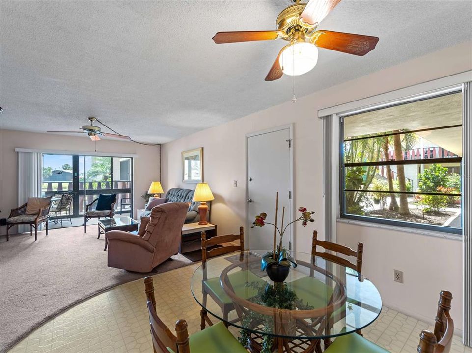 For Sale: $124,900 (1 beds, 1 baths, 780 Square Feet)