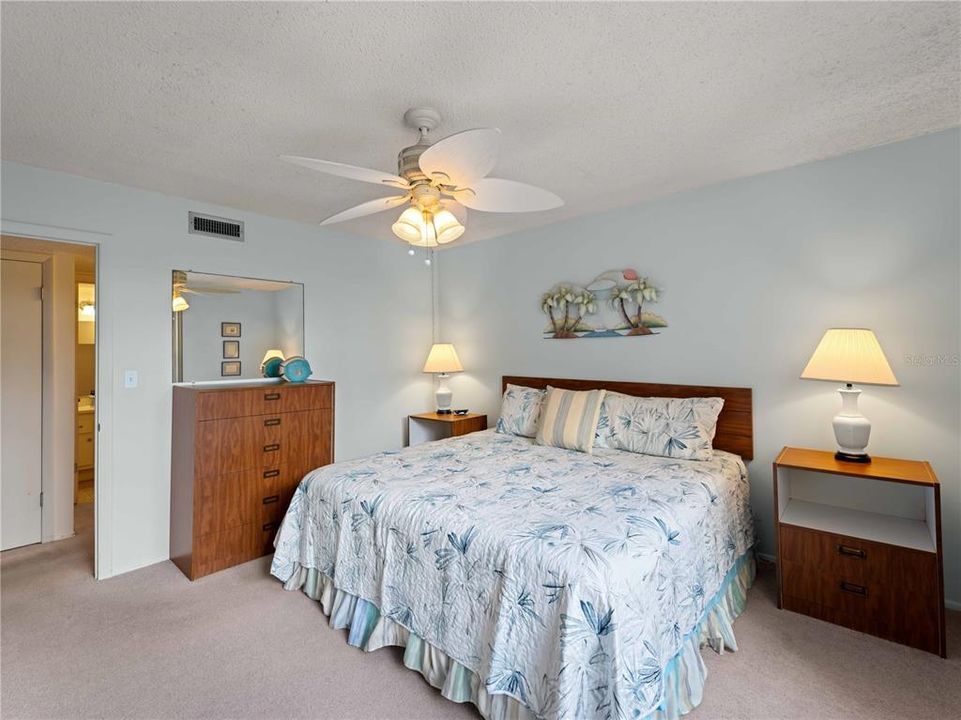 For Sale: $124,900 (1 beds, 1 baths, 780 Square Feet)