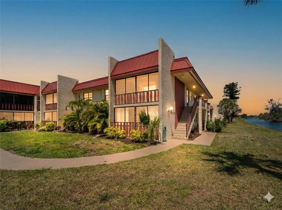 For Sale: $114,900 (1 beds, 1 baths, 780 Square Feet)