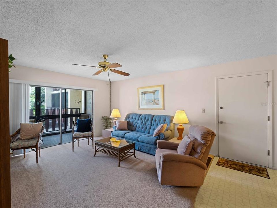 For Sale: $124,900 (1 beds, 1 baths, 780 Square Feet)