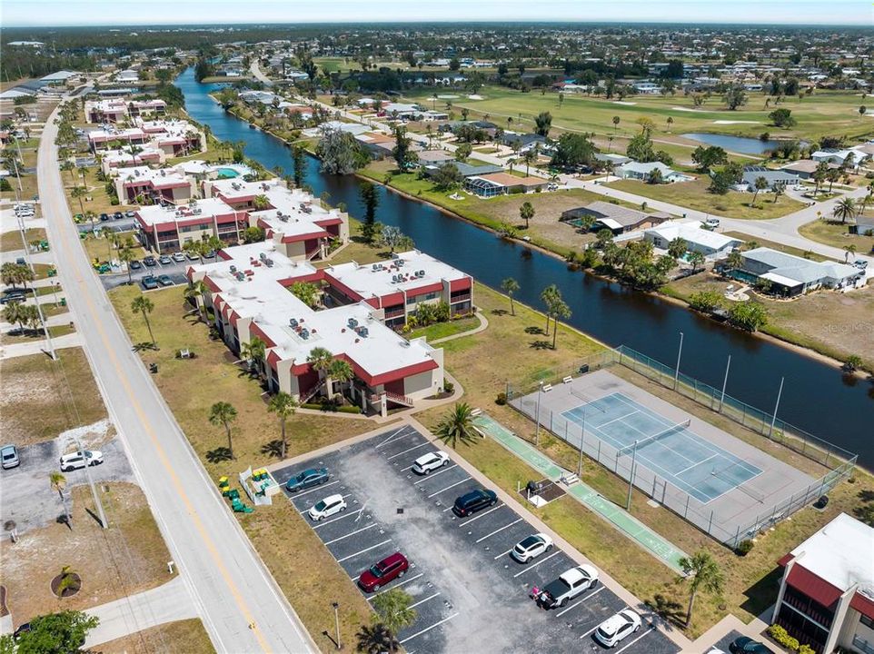 For Sale: $124,900 (1 beds, 1 baths, 780 Square Feet)