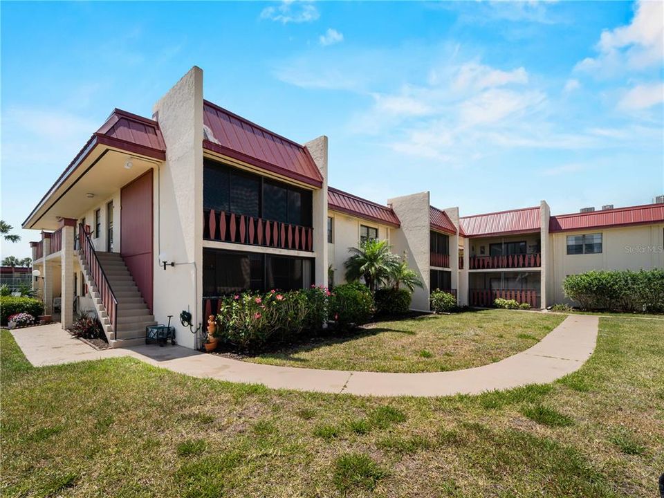 For Sale: $124,900 (1 beds, 1 baths, 780 Square Feet)