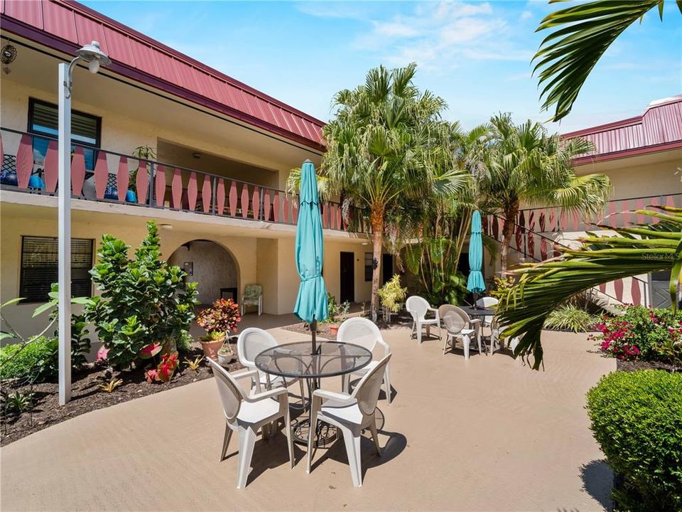 For Sale: $124,900 (1 beds, 1 baths, 780 Square Feet)