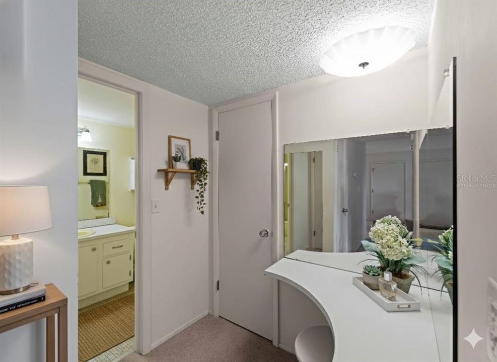 For Sale: $124,900 (1 beds, 1 baths, 780 Square Feet)