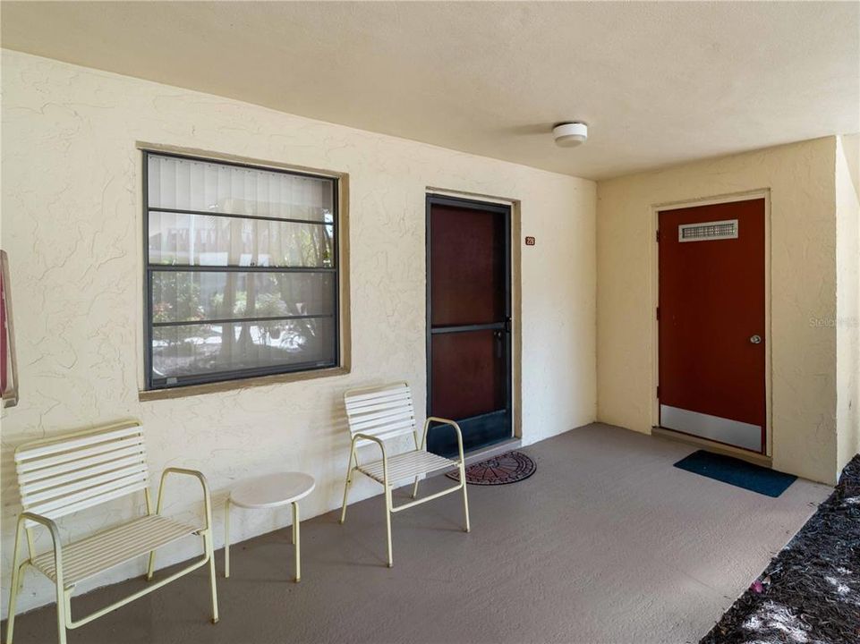 For Sale: $124,900 (1 beds, 1 baths, 780 Square Feet)