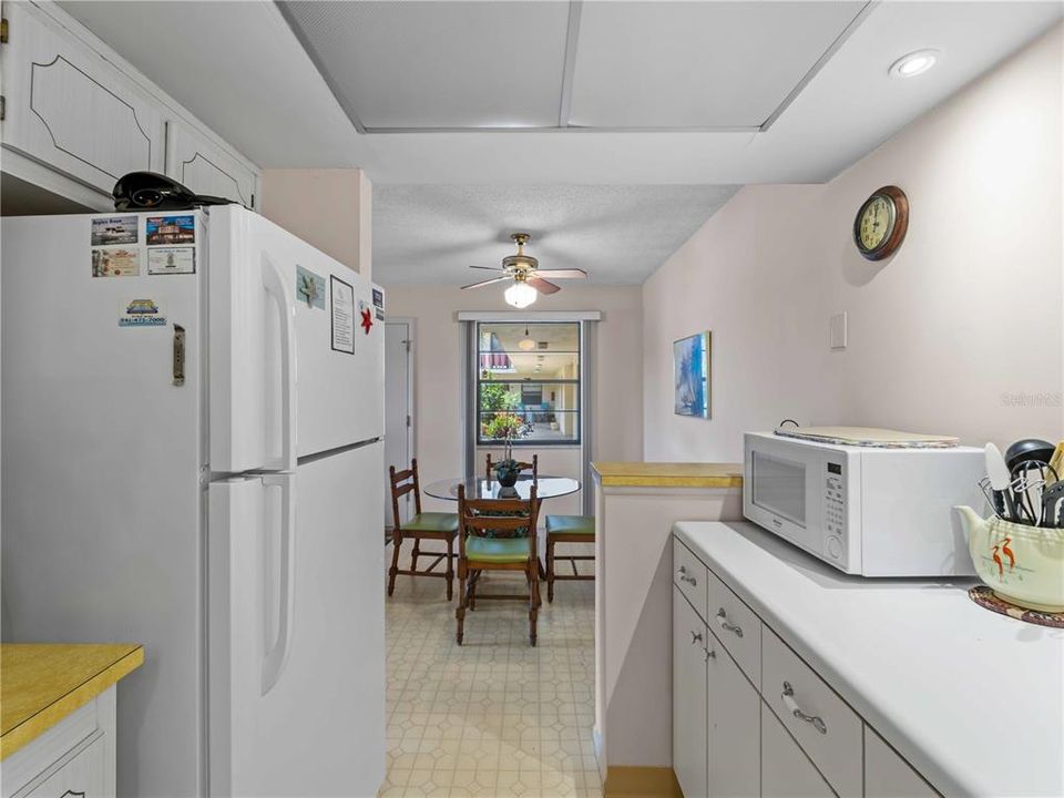 For Sale: $124,900 (1 beds, 1 baths, 780 Square Feet)