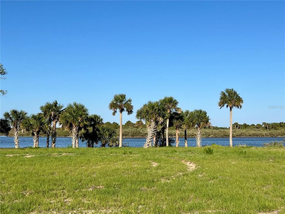 На продажу: $425,000 (0.15 acres)