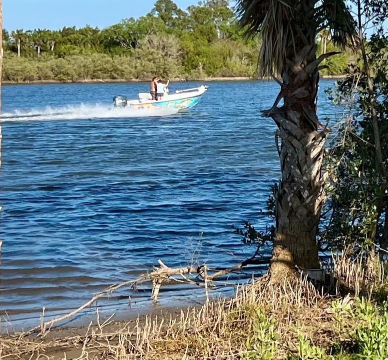 На продажу: $425,000 (0.15 acres)