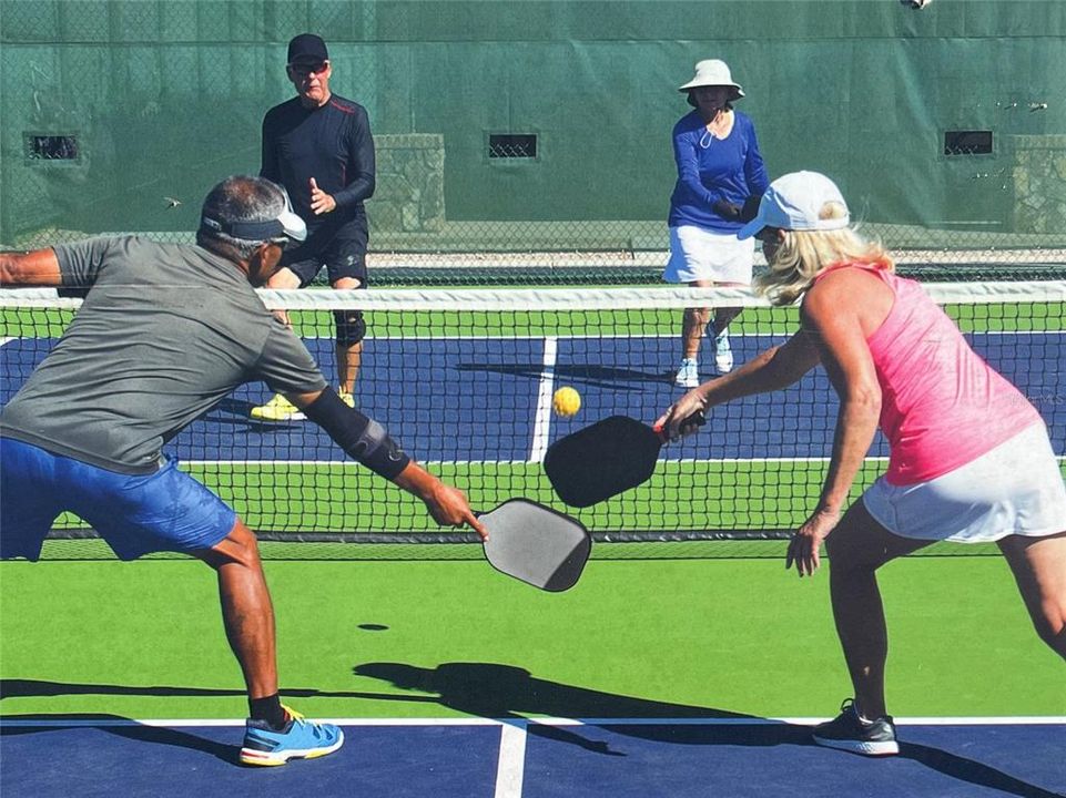 На продажу: $425,000 (0.15 acres)