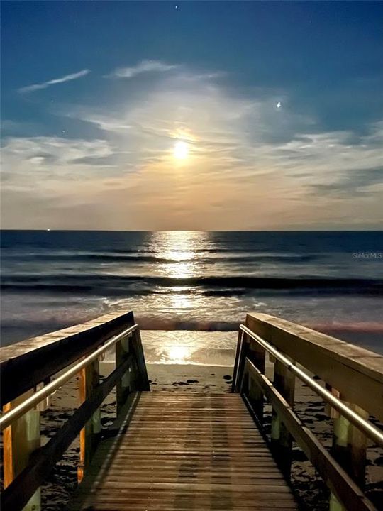 На продажу: $425,000 (0.15 acres)