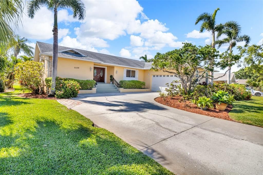 Welcome Home to 7009 Greenbrier Dr.