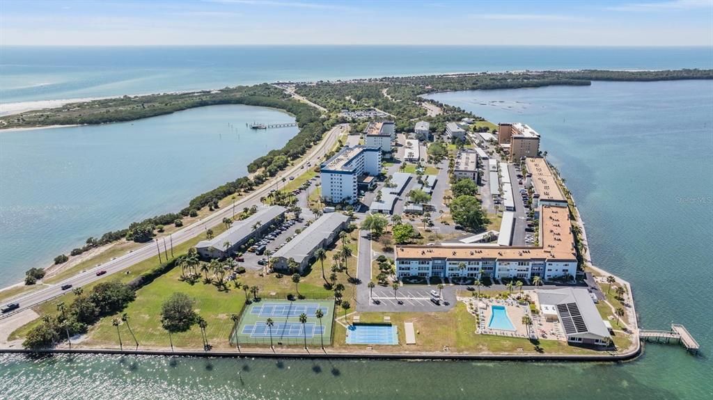 En Venta: $269,900 (2 camas, 2 baños, 975 Pies cuadrados)