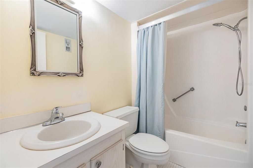 En Venta: $269,900 (2 camas, 2 baños, 975 Pies cuadrados)