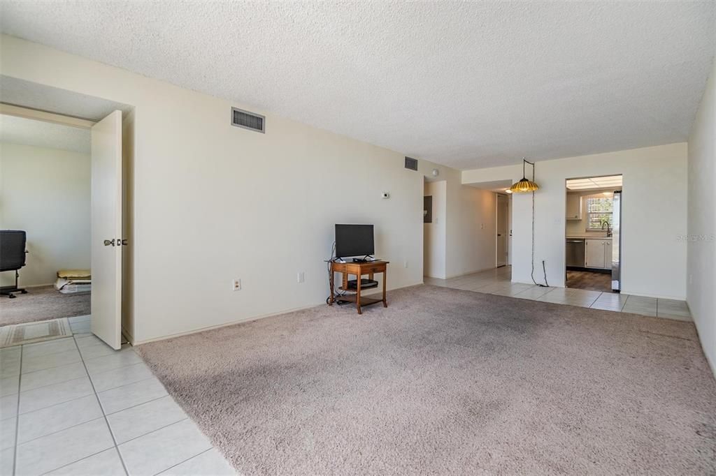 En Venta: $269,900 (2 camas, 2 baños, 975 Pies cuadrados)