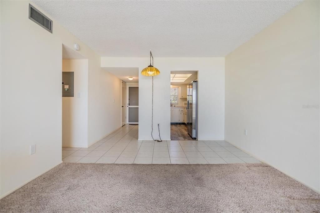 En Venta: $269,900 (2 camas, 2 baños, 975 Pies cuadrados)